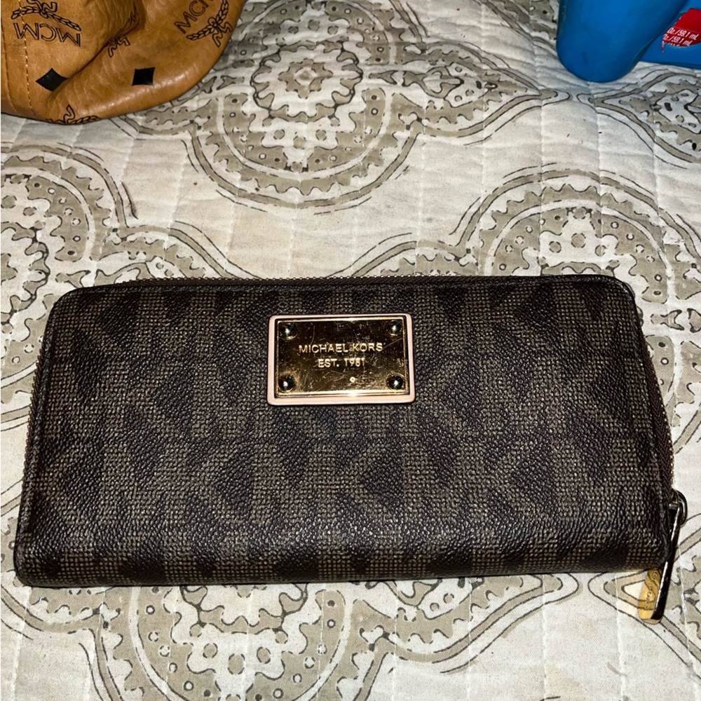 Michael Kors brown jet set zipper wallet